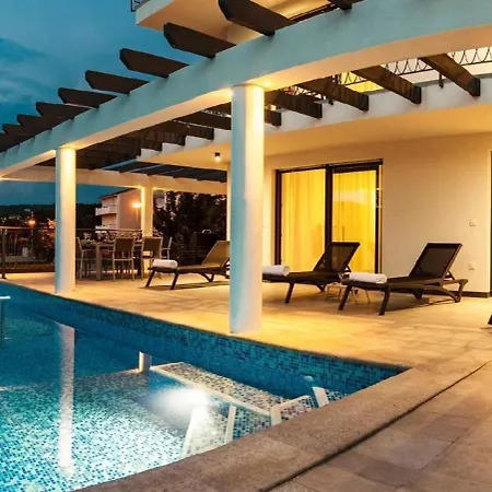 Holiday home In Mit Grossem Pool Malinska