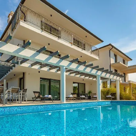 Holiday home In Mit Grossem Pool